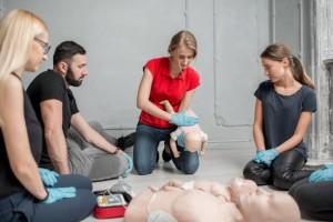 Прийом Геймліха: як врятувати життя при удушенні дорослих і дітей