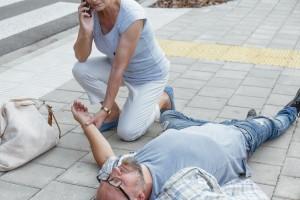 Алгоритм оказания помощи при потере сознания: что делать шаг за шагом